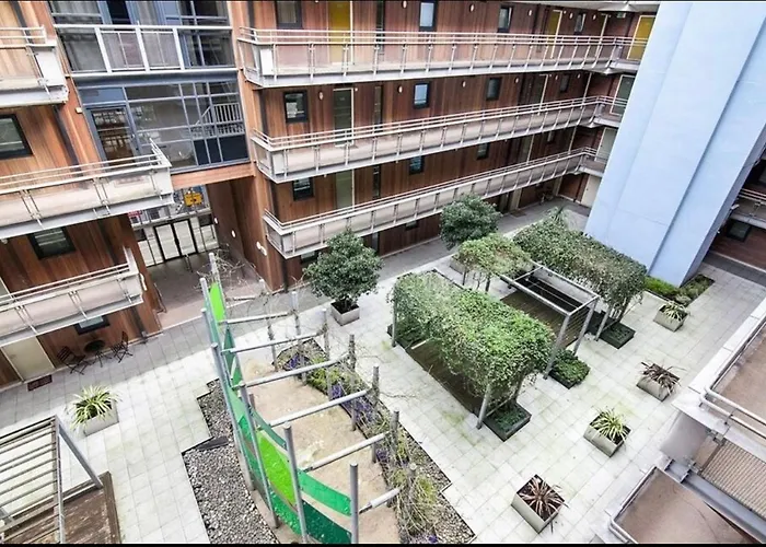 Spacious Central Penthouse Apartment With Parking