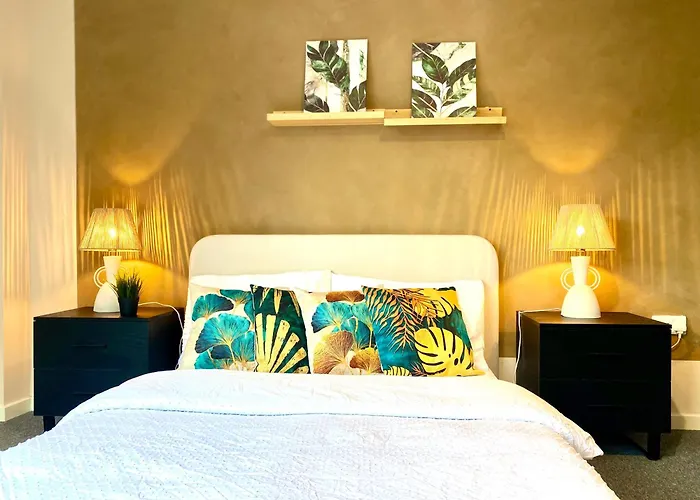 Safari 2 Bedroom Condo With Free Secure Parking